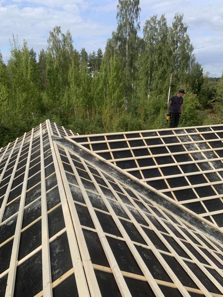 Takstolar och läkt på nytt tak